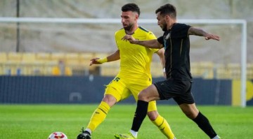 西甲焦点战：比利亚雷亚尔表现稳健，皇家社会状态低迷