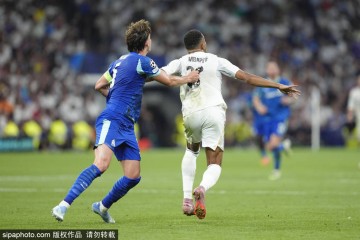 赫伊森庆祝皇马5球大胜:以这样的方式取胜,让我们继续前行!