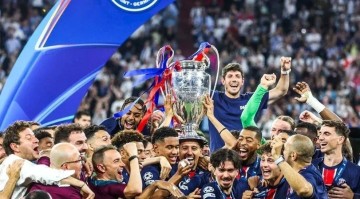 3-1,4-0!欧冠悲欢夜!蓝军拜仁进球大战,卫冕冠军巴黎主场收官