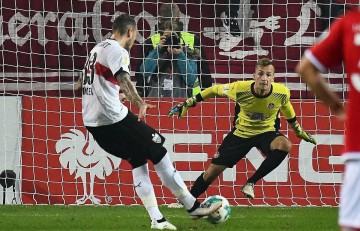 汉堡近5轮比赛仅收获1平4负,斯图加特锋线状态持续火热