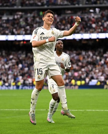 西甲争冠形势紧张,姆巴佩梅开二度,皇马落后巴萨4分!