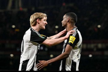 1亿豪砸+24小时加速！利物浦抢伊萨克最后机会，纽卡疯狂截胡？